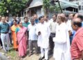 বনমালীপুরে দুটি পুকুর পরিদর্শনে মেয়র দীপক মজুমদার। পুকুরগুলির বর্তমান পরিস্থিতি সরেজমিনে খতিয়ে দেখেন তিনি।