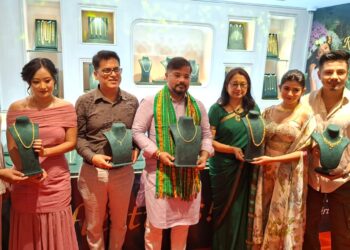 আধুনিক নকশা ও আন্তর্জাতিক মানের গয়না নিয়ে আগরতলায় শ্যামসুন্দর কোং জুয়েলার্সের ৯ ক্যারেট গোল্ড কালেকশনের যাত্রা শুরু, উদ্বোধনী অনুষ্ঠানে উপস্থিত ছিলেন পর্যটনমন্ত্রী সুশান্ত চৌধুরী।