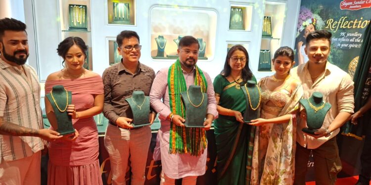 আধুনিক নকশা ও আন্তর্জাতিক মানের গয়না নিয়ে আগরতলায় শ্যামসুন্দর কোং জুয়েলার্সের ৯ ক্যারেট গোল্ড কালেকশনের যাত্রা শুরু, উদ্বোধনী অনুষ্ঠানে উপস্থিত ছিলেন পর্যটনমন্ত্রী সুশান্ত চৌধুরী।