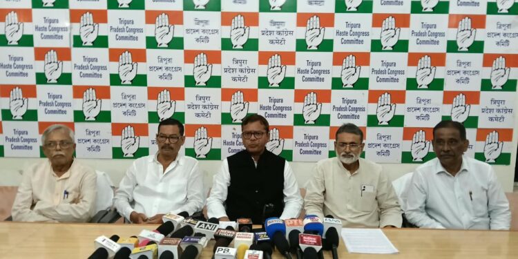 রাজ্য কংগ্রেসের সভাপতি আশিস কুমার সাহা ও প্রদেশ কংগ্রেসের দায়িত্বপ্রাপ্ত সপ্তগিরি উলাকার যৌথ সাংবাদিক সম্মেলন।
