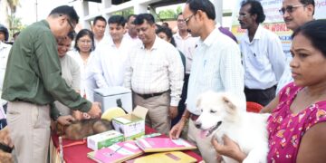 বিশ্ব জলাতঙ্ক দিবস উপলক্ষে অভয়নগর রাজ্য পশুচিকিৎসা হাসপাতাল ও পলিক্লিনিকে বিশেষ কর্মসূচি। “একসাথে আমরা আরও শক্তিশালী” বার্তাকে সামনে রেখে পোষ্য ও অন্যান্য প্রাণীর জন্য বিনামূল্যে জলাতঙ্ক প্রতিষেধক টিকাদানের ব্যবস্থা করা হয়।