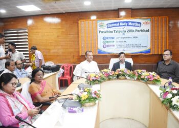 পশ্চিম ত্রিপুরা জেলা পরিষদের সাধারণ সভার বৈঠক অনুষ্ঠিত হল । পশ্চিম জেলা শাসকের কনফারেন্স হলে আয়োজিত এই বৈঠকে উপস্থিত ছিলেন মন্ত্রী শুক্লাচরণ নোয়াতিয়া, ভারপ্রাপ্ত সভাধিপতি বিশ্বজিৎ শীল, জেলা শাসক ডঃ বিশাল কুমার সহ সরকারি আধিকারিক ও জনপ্রতিনিধিরা।