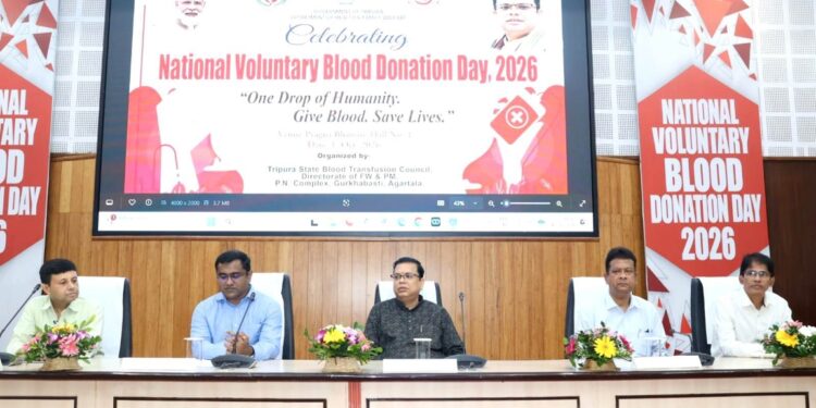 আগরতলার প্রজ্ঞা ভবনে ত্রিপুরা স্টেট ব্লাড ট্রান্সফিউশন কাউন্সিলের উদ্যোগে বিশেষ অনুষ্ঠানের মধ্য দিয়ে পালিত হল জাতীয় স্বেচ্ছায় রক্তদান দিবস ২০২৬। অনুষ্ঠানে উপস্থিত ছিলেন রাজ্যের মন্ত্রী টিঙ্কু রায়, কাউন্সিলের আধিকারিক, চিকিৎসকসহ বিশিষ্ট অতিথিরা।