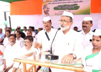 মুখ্য নির্বাচন কমিশনার জ্ঞানেশ কুমারের পদত্যাগের দাবিতে রাজধানী আগরতলায় গণ সত্যাগ্রহ কর্মসূচি পালন করল প্রদেশ কংগ্রেস। পোস্ট অফিস চৌমুহনী এলাকার কংগ্রেস ভবনের সামনে আয়োজিত এই কর্মসূচিতে অবিলম্বে মুখ্য নির্বাচন কমিশনারের পদত্যাগের দাবি জানানো হয়।