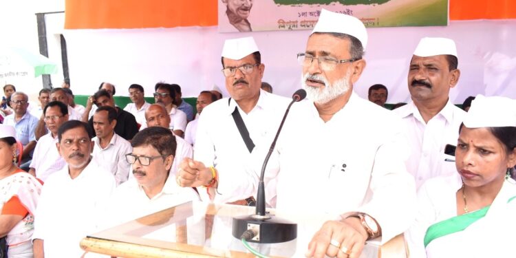 মুখ্য নির্বাচন কমিশনার জ্ঞানেশ কুমারের পদত্যাগের দাবিতে রাজধানী আগরতলায় গণ সত্যাগ্রহ কর্মসূচি পালন করল প্রদেশ কংগ্রেস। পোস্ট অফিস চৌমুহনী এলাকার কংগ্রেস ভবনের সামনে আয়োজিত এই কর্মসূচিতে অবিলম্বে মুখ্য নির্বাচন কমিশনারের পদত্যাগের দাবি জানানো হয়।