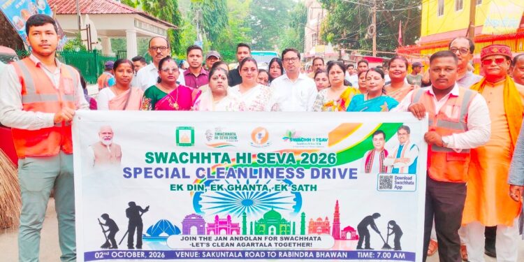মহাত্মা গান্ধী জয়ন্তী উপলক্ষে আগরতলায় স্বচ্ছতা অভিযানের আয়োজন। শকুন্তলা রোড থেকে রবীন্দ্র ভবন পর্যন্ত চলে বিশেষ পরিচ্ছন্নতা কর্মসূচি।