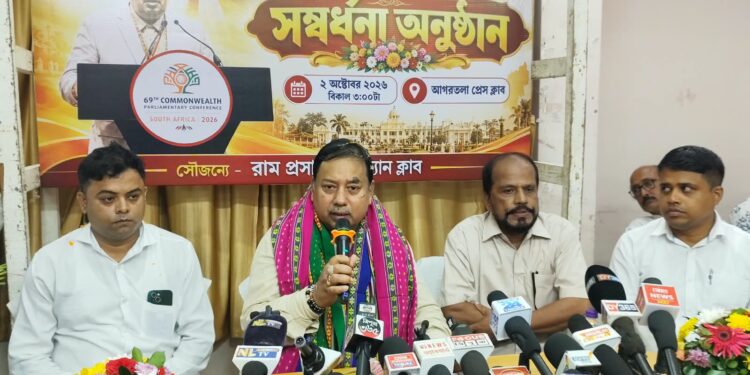 আগরতলা প্রেস ক্লাবে বিধানসভার উপাধ্যক্ষ রামপ্রসাদ পালকে সংবর্ধনা প্রদান।