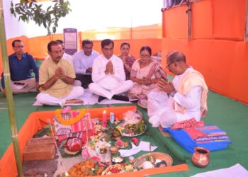 পুরনো জেল সংলগ্ন এলাকায় আগরতলা পুর নিগমের ২২ নম্বর ওয়ার্ডের নতুন অফিস ভবন নির্মাণের সূচনা। সোমবার ভিত্তিপ্রস্তর স্থাপন ও ভূমিপূজা অনুষ্ঠানে উপস্থিত ছিলেন রাজ্যসভার সাংসদ রাজীব ভট্টাচার্য, ডেপুটি মেয়র মনিকা দাস দত্ত, কর্পোরেটর তথা মেয়র ইন কাউন্সিল হিমানী দেববর্মা-সহ অন্যান্য আধিকারিক ও জনপ্রতিনিধিরা।