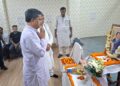 চিকিৎসক অশোক সিনহার স্ত্রী অলকা সিনহার আকস্মিক প্রয়াণে শোকাহত মুখ্যমন্ত্রী ডাঃ মানিক সাহা। প্রয়াতের পরিবারের প্রতি সমবেদনা জ্ঞাপন করেন তিনি।