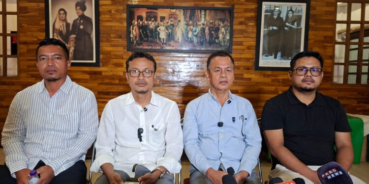 পাহাড়ের ভিলেজ ভোটে মথা-সহ এনডিএ জোটের সাফল্যে উচ্ছ্বাস। বিপুল ভোটে জোটের জয়ের জন্য ভোটারদের ধন্যবাদ ও অভিনন্দন জানাল মথা। চূড়ান্ত ফল প্রকাশের আগেই প্রায় দুই-তৃতীয়াংশের বেশি আসনে জয়ের দাবি জোটের।