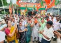 ভিলেজ নির্বাচনে জয়ের পর বিজেপির রাজ্য কার্যালয়ের সামনে দলীয় কর্মী-সমর্থকদের উচ্ছ্বাস ও আনন্দ উদযাপন।