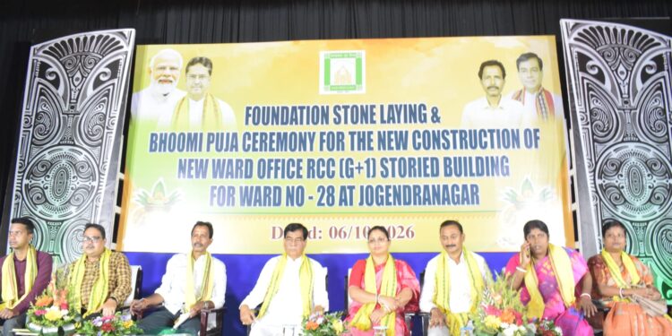 আগরতলা পুরনিগমের ২৮ নম্বর ওয়ার্ডে নতুন ওয়ার্ড অফিস নির্মাণের সূচনা। প্রায় ৫০ লক্ষ টাকা ব্যয়ে গড়ে উঠছে দ্বিতল পাকা ভবন। মঙ্গলবার অনুষ্ঠিত হয় ভূমিপূজন কর্মসূচি।