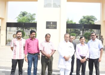 TTAADC এলাকার সীমানা পুনর্নির্ধারণসহ চার দফা দাবিতে বুধবার রাজ্যপাল ইন্দ্রসেনা রেড্ডি নাল্লুরের কাছে ডেপুটেশন জমা দিল বৈশ্য কাপালি সমাজ। দাবিগুলি দ্রুত বিবেচনার আর্জি সংগঠনের প্রতিনিধিদের।