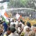 রাজধানীর ফায়ার সার্ভিস চৌমুহনীতে কংগ্রেসের বিক্ষোভ মিছিল ঘিরে উত্তেজনা! মিছিল আটকাতে পুলিশের বাধা, শুরু হয় ধস্তাধস্তি। পরিস্থিতি নিয়ন্ত্রণে আনতে বিক্ষোভকারীদের ছত্রভঙ্গ করতে জলকামান ব্যবহার করে পুলিশ। ঘটনাকে কেন্দ্র করে এলাকায় চাঞ্চল্য ছড়ায়।