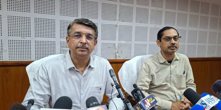 রাজ্যের সংবাদ মাধ্যম পরিচালনায় একাধিক নীতিগত পরিবর্তনের ঘোষণা তথ্য দপ্তরের। আগরতলায় আয়োজিত সংবাদ সম্মেলনে নতুন নীতির বিভিন্ন দিক তুলে ধরেন তথ্য দপ্তরের সচিব কিরণ গিত্যে ও তথ্য অধিকর্তা বিম্বিসার ভট্টাচার্য।