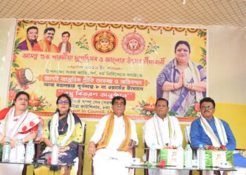 মহালয়ার পুণ্যলগ্নে ৮ নম্বর ওয়ার্ডের উদ্যোগে বস্ত্র বিতরণ অনুষ্ঠান। শারদীয়ার আনন্দ ও সম্প্রীতির বার্তা নিয়ে সকলের পাশে থাকার এক মানবিক উদ্যোগ। 