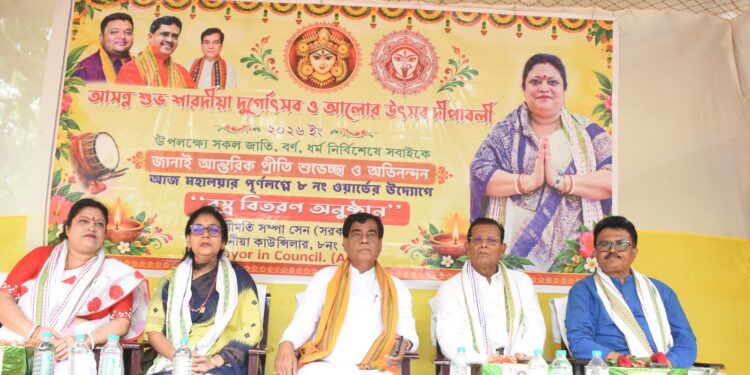 মহালয়ার পুণ্যলগ্নে ৮ নম্বর ওয়ার্ডের উদ্যোগে বস্ত্র বিতরণ অনুষ্ঠান। শারদীয়ার আনন্দ ও সম্প্রীতির বার্তা নিয়ে সকলের পাশে থাকার এক মানবিক উদ্যোগ। 