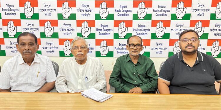 ত্রিপুরা প্রদেশ কংগ্রেসের মুখপাত্র প্রবীর চক্রবর্তীর সাংবাদিক সম্মেলন, বিভিন্ন গুরুত্বপূর্ণ বিষয় নিয়ে বক্তব্য পেশ।