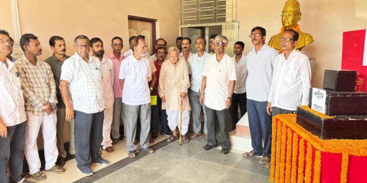 শ্রদ্ধা ও মর্যাদার সঙ্গে সিপিআইএমের রাজ্য দপ্তরে পালিত হলো বীরচন্দ্র মনু শহিদান দিবস।
