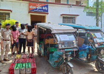 বটতলা থানার পুলিশের অভিযানে উদ্ধার ২টি টমটম ও ১৩টি ব্যাটারি, গ্রেপ্তার ৩ নিশিকুটুম্ব! গোটা ঘটনার বিস্তারিত জানালেন পশ্চিম থানার ওসি সঞ্জিত সেন। পুলিশের এই অভিযানে চাঞ্চল্য এলাকায়।