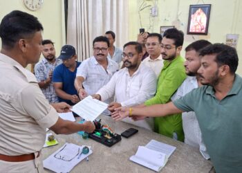 জনজাতি গোষ্ঠীর বিরুদ্ধে সামাজিক মাধ্যমে কুরুচিকর মন্তব্যের অভিযোগে দিল্লির কনটেন্ট ক্রিয়েটর আমির শোকেনের বিরুদ্ধে সরব যুব কংগ্রেস। আগরতলা পশ্চিম থানায় লিখিত অভিযোগ দায়ের করে সংশ্লিষ্ট ব্যক্তির বিরুদ্ধে অবিলম্বে আইনি পদক্ষেপের দাবি জানাল সংগঠন।