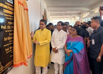 আমতলীর বৈষ্ণবটিলায় ৪৯ নম্বর ওয়ার্ডের উদ্যোগে নবনির্মিত ড. শ্যামাপ্রসাদ মুখার্জী কমিউনিটি হলের শুভ উদ্বোধন করলেন মুখ্যমন্ত্রী ডাঃ মানিক সাহা। অনুষ্ঠানে উপস্থিত ছিলেন মেয়র দীপক মজুমদার, ডেপুটি মেয়র মনিকা দাস দত্ত, বিধায়িকা মিনা রানী সরকার, স্থানীয় কর্পোরেটর হরিসাধন দেবনাথ সহ অন্যান্য বিশিষ্টজনেরা। উদ্বোধনী অনুষ্ঠানে জনপ্রতিনিধিদের জনসেবার প্রতি দায়বদ্ধতা, মানুষের কল্যাণে কাজ করা এবং দেশের মনীষীদের আদর্শে অনুপ্রাণিত হয়ে সমাজ গঠনের বার্তা দেন মুখ্যমন্ত্রী।