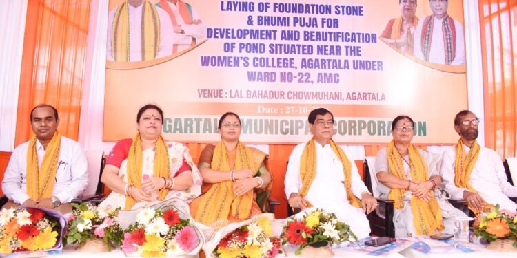 আগরতলার ২২ নম্বর ওয়ার্ডে মহিলা কলেজ সংলগ্ন পুকুরের উন্নয়ন ও সৌন্দর্যায়নের লক্ষ্যে ভিত্তিপ্রস্তর স্থাপন ও ভূমিপূজা অনুষ্ঠিত হলো লাল বাহাদুর চৌমুহনীতে।